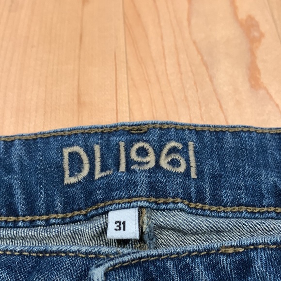 DL1961 Azalea relaxed Distressed blue jeans-size 31 - Picture 2 of 8